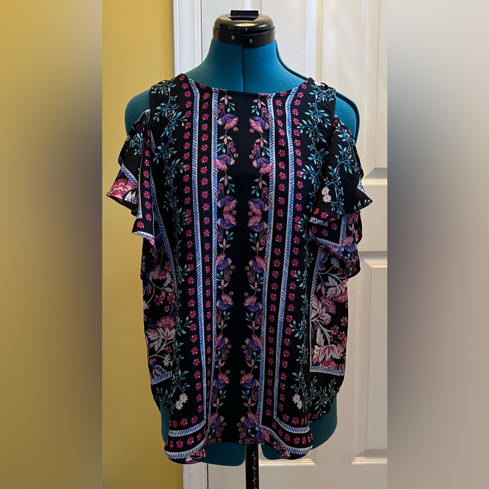 Women’s flutter sleeve blouse